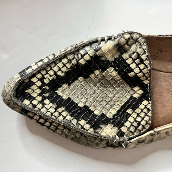 Steve Madden Snakeskin Print Pointed Toe Flats | Approx. Size 7 - Picture 4 of 7